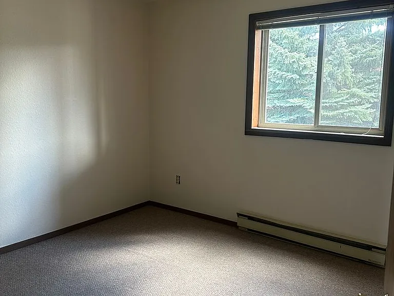 1526 W Koch St — Photo 6