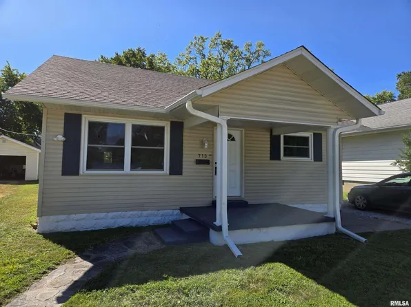 713 N 8th St, Herrin, IL 62948