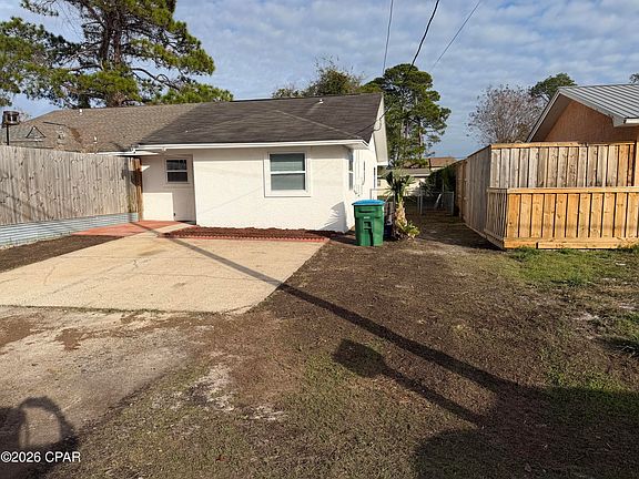 5th image of 2603 Beech St