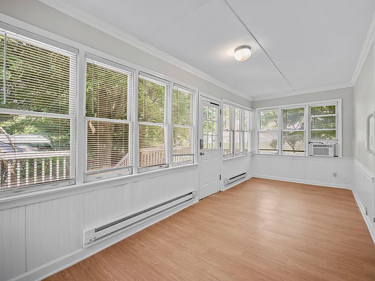 4 Thurston Ave — Photo 18