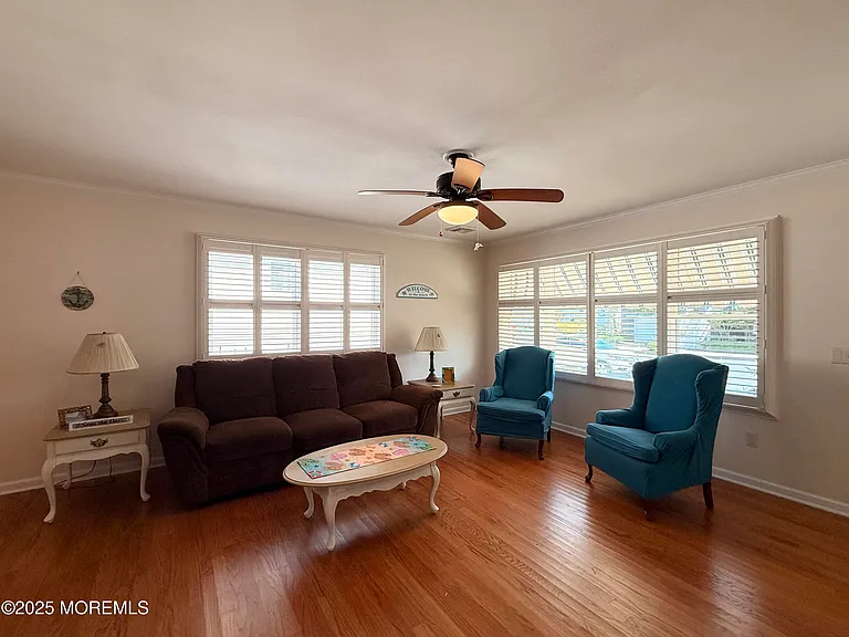 138 10th Ave — Photo 12