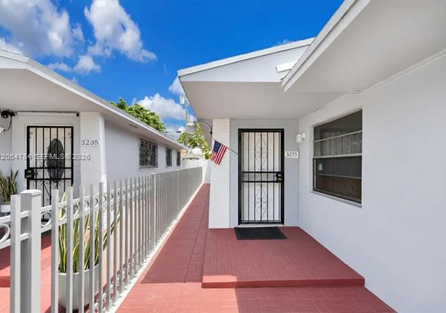 3233 SW 25th St # 3233, Miami, FL 33133 — Photo 2