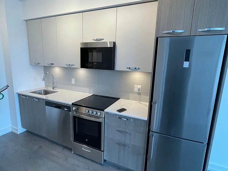 75 James St S #1816 — Photo 1