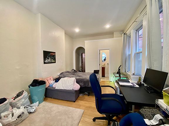 5th image of 2304-08 Locust St #4-1R