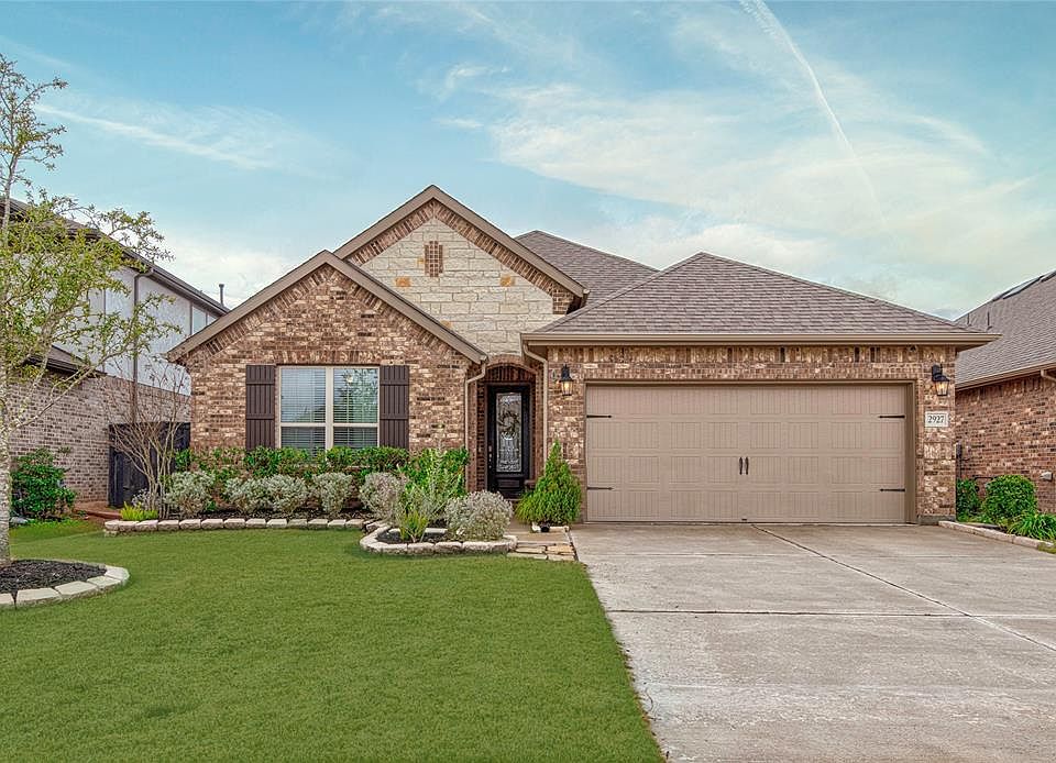 Welcome to 2927 Brisk Autumn Drive. Please come inside and have a look around.