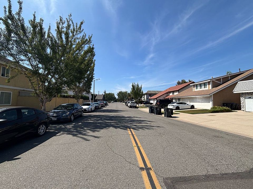 2nd image of 2333 N Linwood St