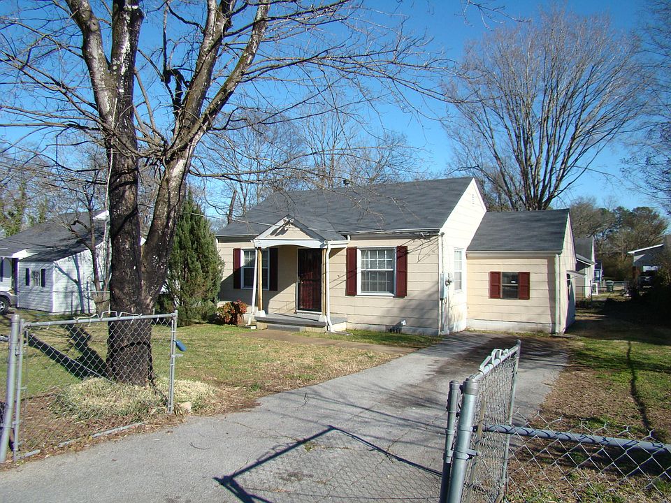 2nd image of 704 Henderson Dr