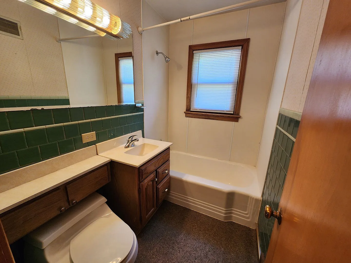 1720 S Woodlawn - 2 Bedroom, 1 Bathroom Home with 1 Car Garage - $995 — Photo 4