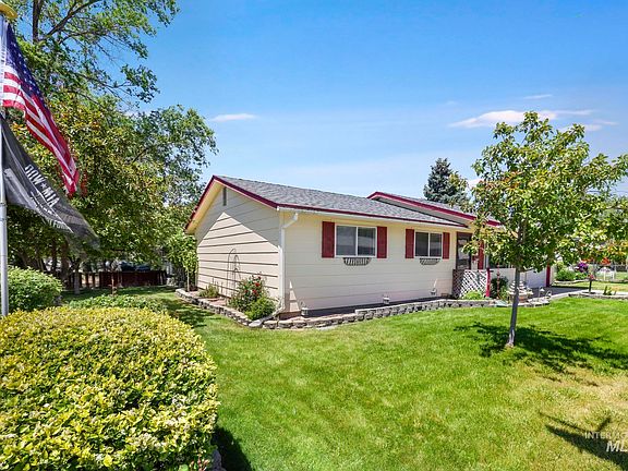 3rd image of 1545 N 14 E