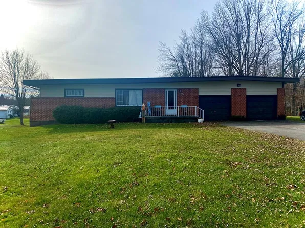 494 Hinton Rd, Shady Spring, WV 25918