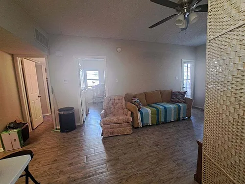 706 W 22nd St #203 Photo 1