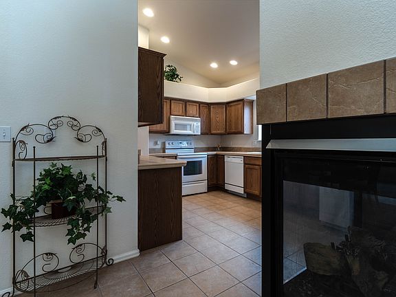 5th image of 4828 Applecrest Dr