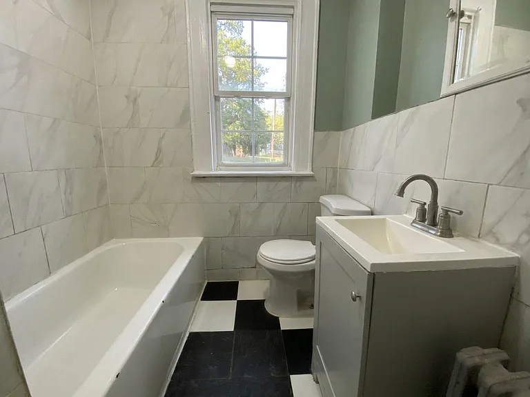 636 Grove St #1R — Photo 9