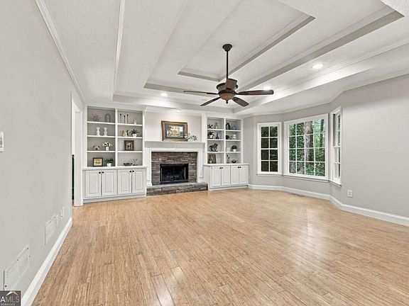 5th image of 210 Crabapple Ln