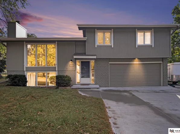325 N 152nd St, Omaha, NE 68154
