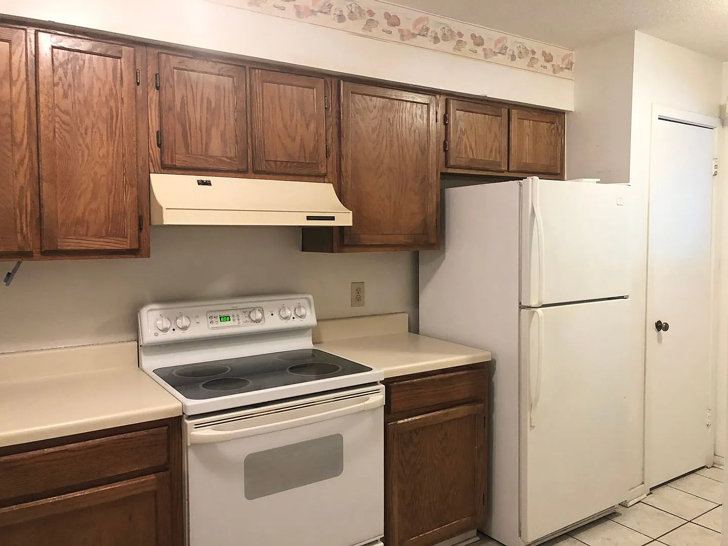 2BR Villa Near Coligny Plaza $500 Off First Month, Available Sept 1 — Photo 2