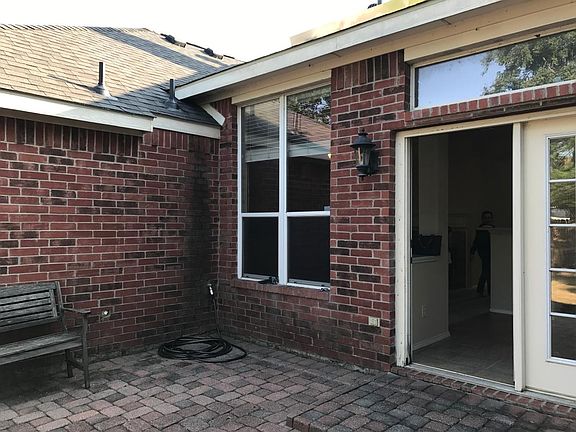 2nd image of 7205 Lake Jackson Dr
