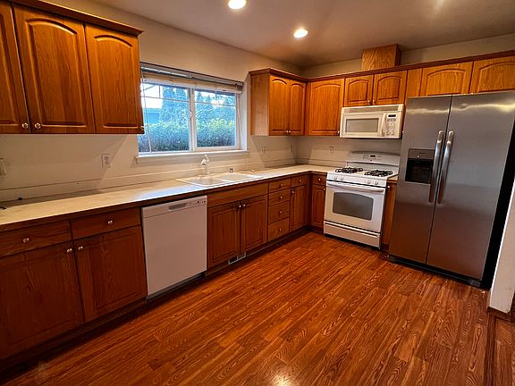3rd image of 19778 12th Ave NE