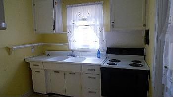 4th image of 6718 Oxford Ave