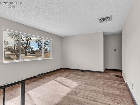 5th image of 25451 Parkview Dr