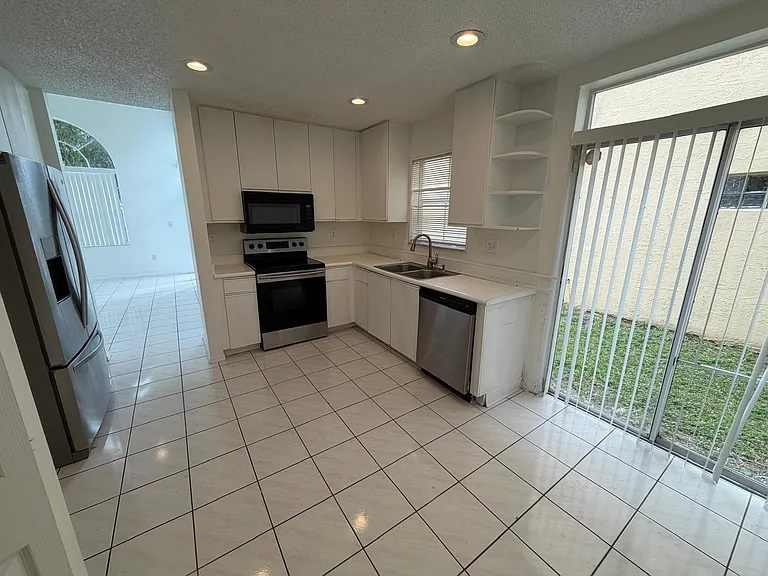 3780 Amalfi Dr #3780 — Photo 22