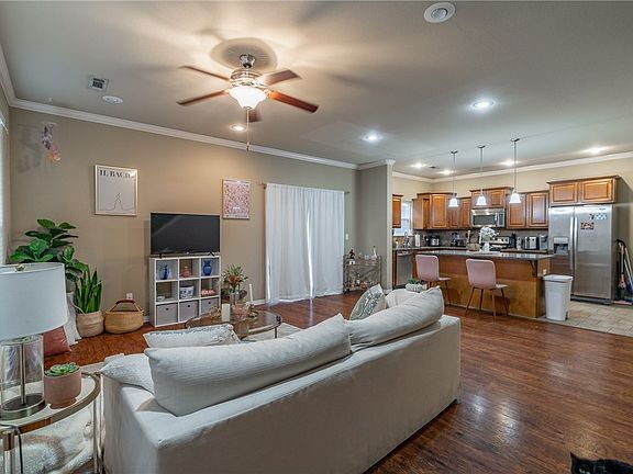 3rd image of 606 N Tennyson Ln
