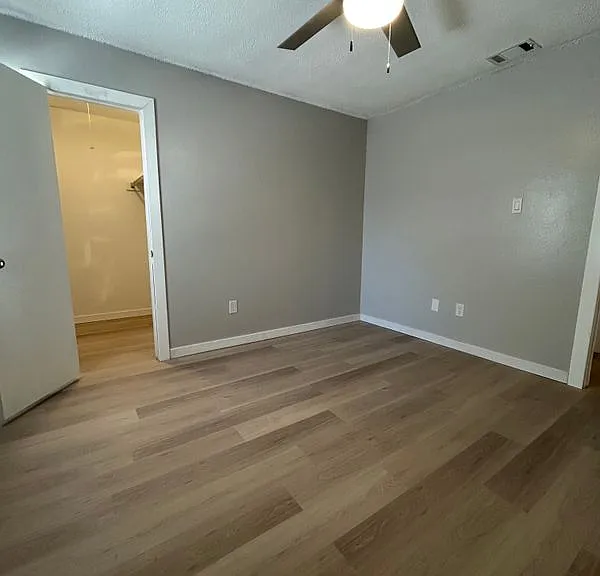 7503 April Ln #7503 — Photo 16