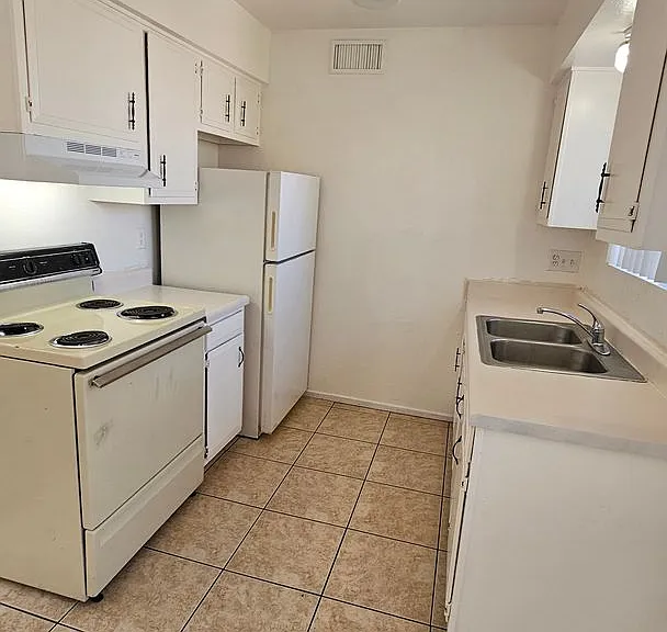 1622 N Beverly Ave #22 — Photo 3