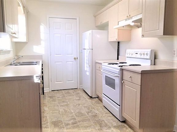 3rd image of 1110 Benton Mason Dr