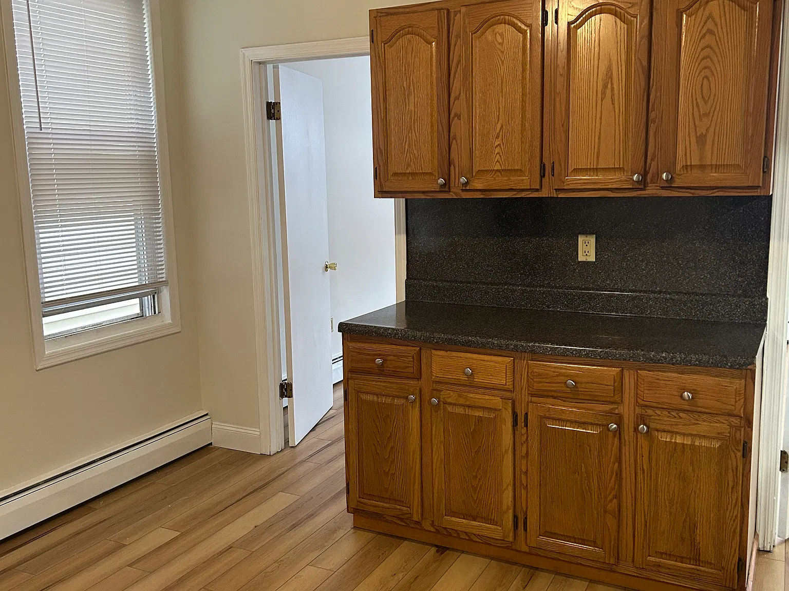 2 bed, 650 sqft, $1,900 — Photo 4