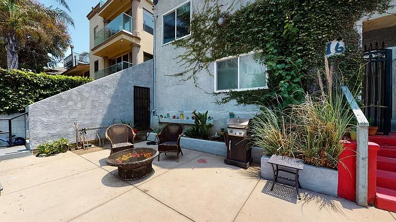 Studio, 1.0 bath, 375 sqft, $1,900 — Photo 3
