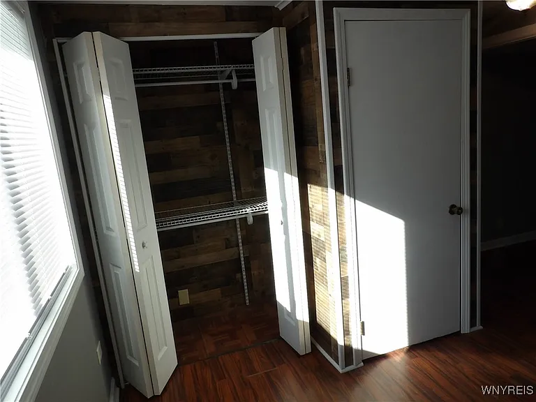 10332 Transit Rd — Photo 31