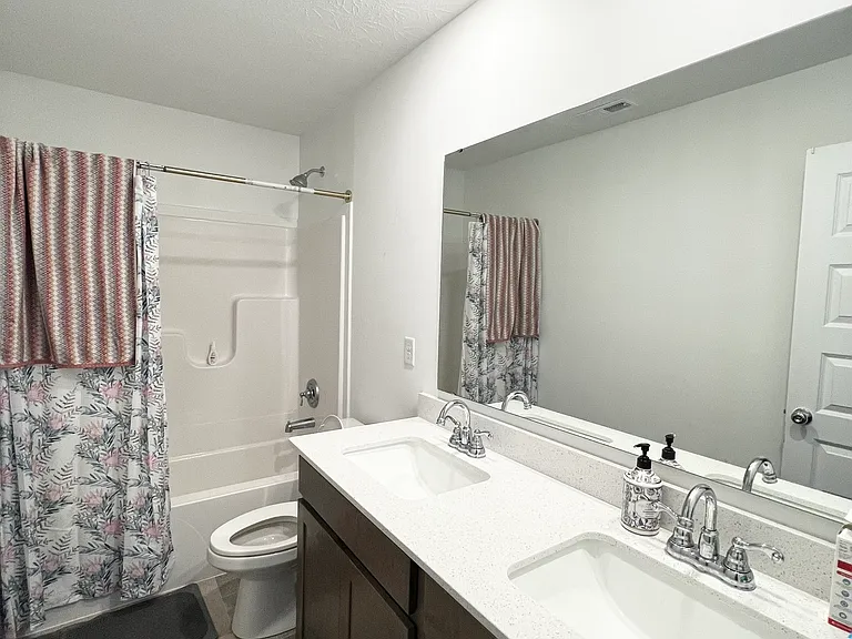 2725 Linwood Ave — Photo 13