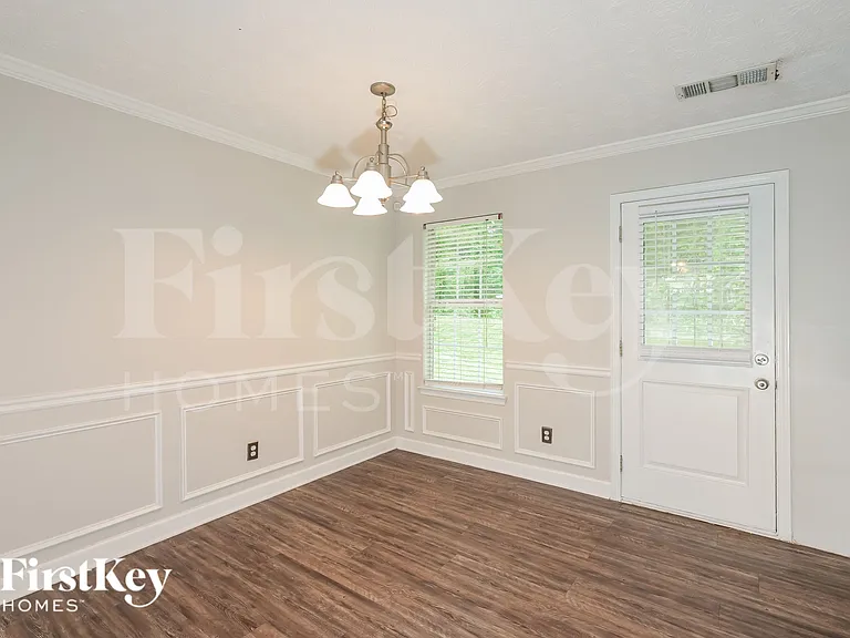 4447 Chester Ln — Photo 4