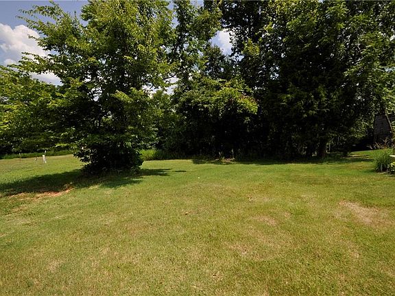 3rd image of 2816 E Stone Mountain Dr