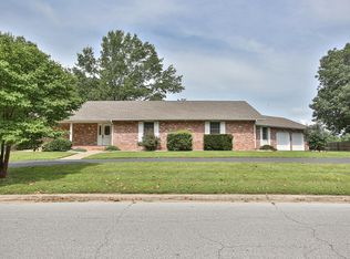 1005 S Oakland Ave, Bolivar, MO 65613