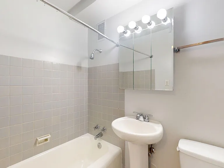 Lake Meadows Apartments — Photo 320
