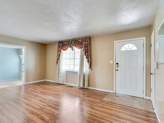3rd image of 1369 Nancy Dr