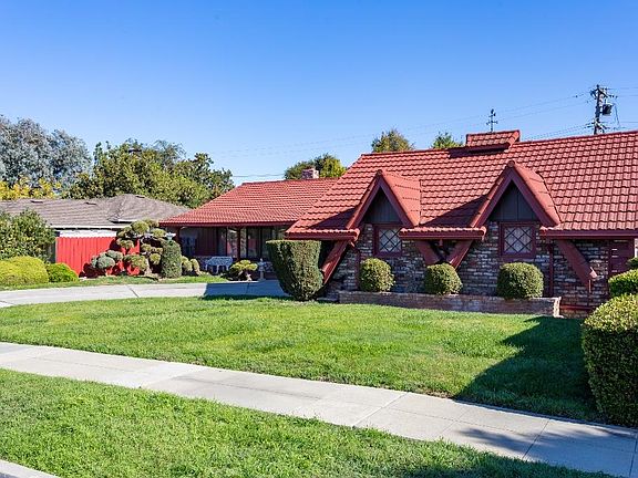 3rd image of 1476 Carmel Dr