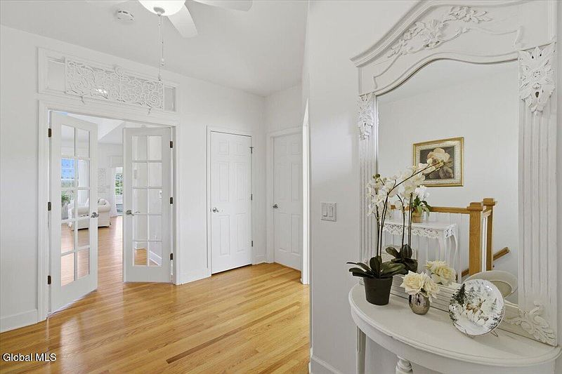 4th image of 2 Camden Court