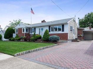 1019 N 6th St, New Hyde Park, NY 11040