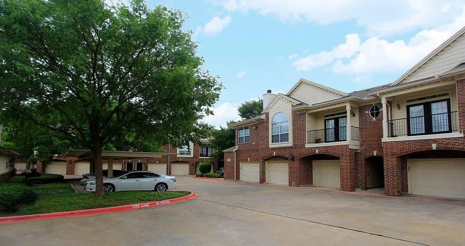 2 bed, 1345 sqft, $2,590 — Photo 4