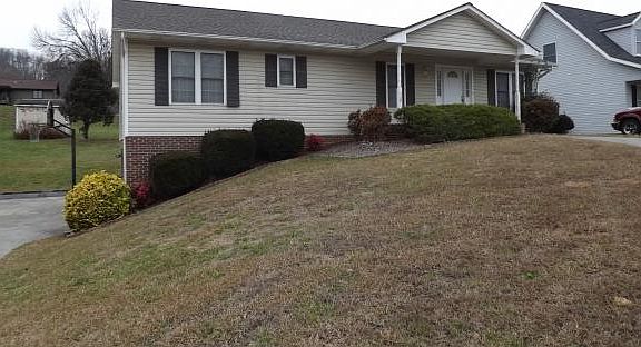 3rd image of 3627 Deland Dr