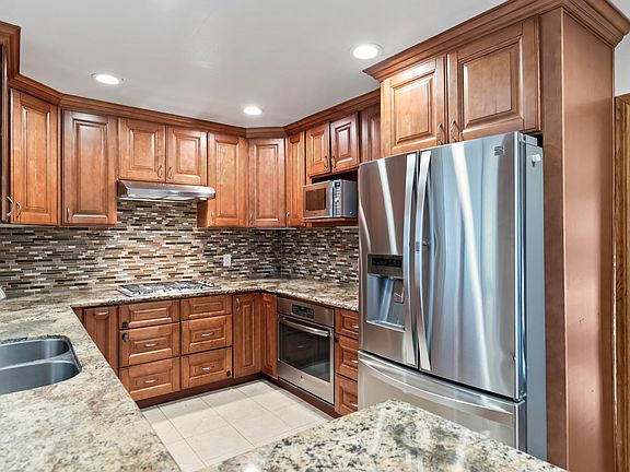 5th image of 3436 Suncrest Ave