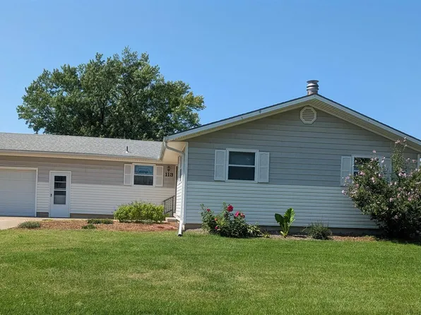 113 Floral Dr, Hillsboro, KS 67063