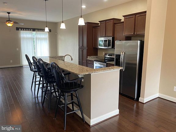 5th image of 217 Cobble Stone Dr