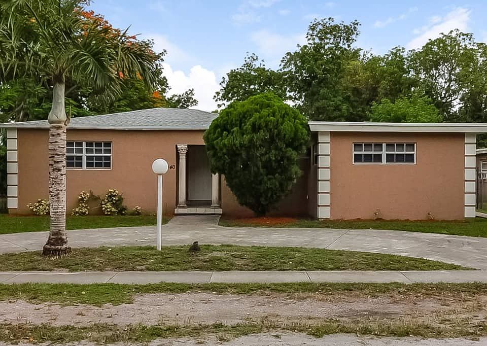 1st image of 1040 NE 140th St