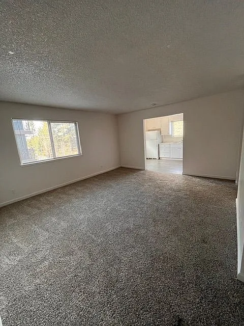 3 bed, 1000 sqft, $2,250 — Photo 2