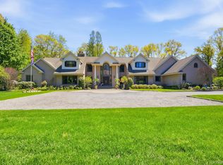 10 Fox Meadow Lane, Lloyd Harbor, NY 11743