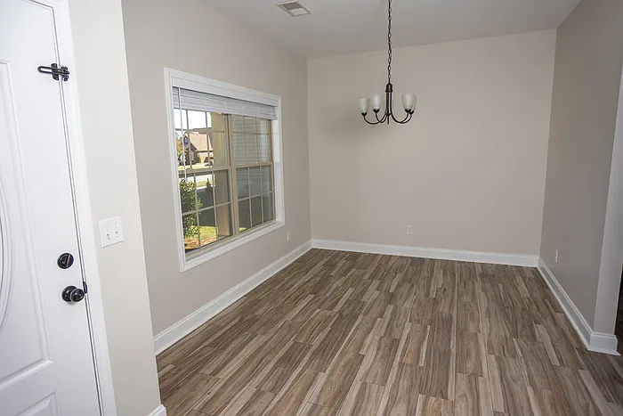 3 bed, 2.0 bath, 1400 sqft, $1,995 — Photo 3